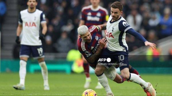 Gelandang Tottenham Hotspur asal Inggris #10 James Maddison lawan Newcastle