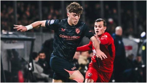 Pemain calon naturalisasi Timnas Indonesia Ole Romeny saat memperkuat FC Utrecht pada kompetisi Eredivisie 2024/2025.