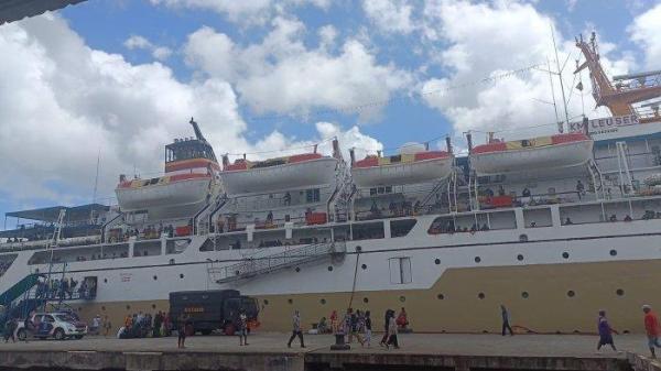 KM Leuser sore ini lepas sandar ke Namrole dari Pelabuhan Yos Sudarso Ambon, Senin (29/5/2023)