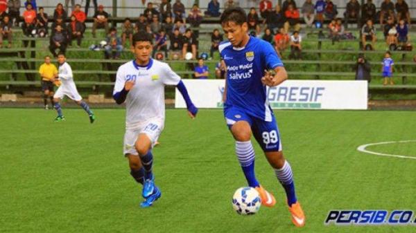 Yandi Sofyan (kanan) saat berseragam Persib Bandung