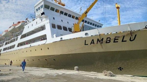KM Lambelu saat berangkat dari Pelabuhan Pantoloan Palu.
