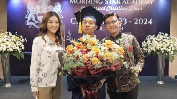 Ruben Onsu dan Sarwendah angkat Betrand Peto jadi anak.