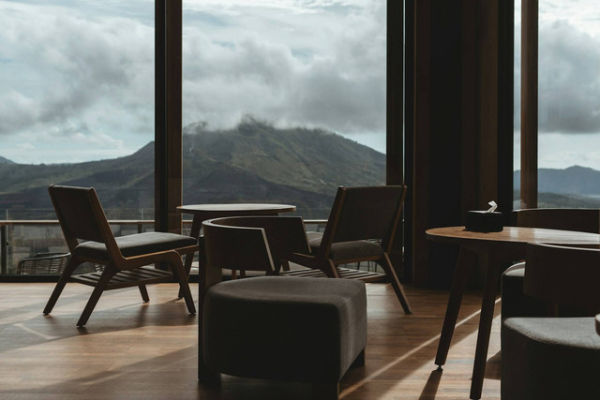 Twig Cafe Maribaya Resort. Foto hanya ilustrasi, bukan gambar dan tempat sebenarnya. Sumber foto: Unsplash-Polina Kuzovkova