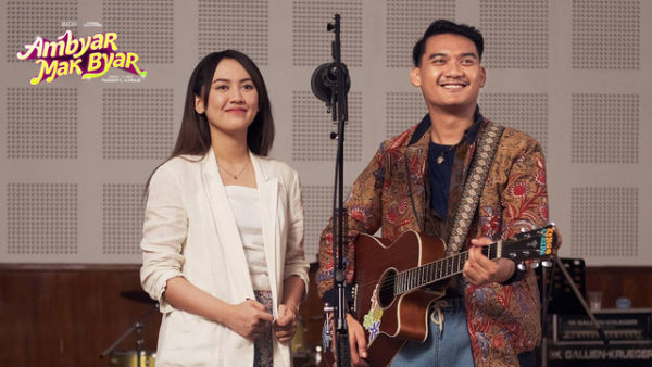 Poster dan cuplikan foto Film Ambyar Mak Byar. Foto: Dok. Istimewa