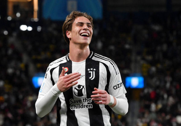 Selebrasi gol Kenan Yildiz saat laga Juventus vs AC Milan dalam semifinal Piala Super Italia 2024 di King Saud University Stadium, Riyadh, Arab Saudi, pada Sabtu (4/1) dini hari WIB. Foto: REUTERS/Jennifer Lorenzini
