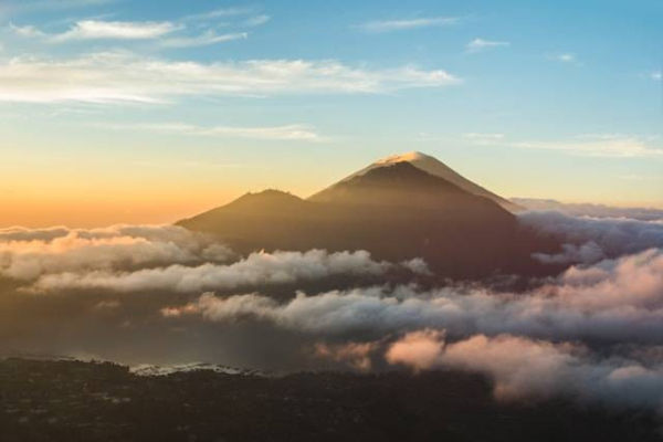 Gunung Ungaran Berapa MDPL. Foto hanyalah ilustrasi, bukan tempat yang sebenarnya. Sumber: Unsplash/Hugo Villegas