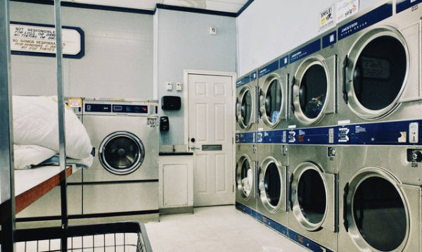 Laundry Koin Surabaya. <div class=