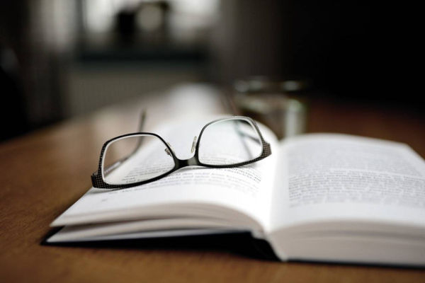 Ilustrasi materi pjok kelas 9 semester 2 kurikulum merdeka - Sumber: pixabay.com/book-read-glasses-reading-glasses