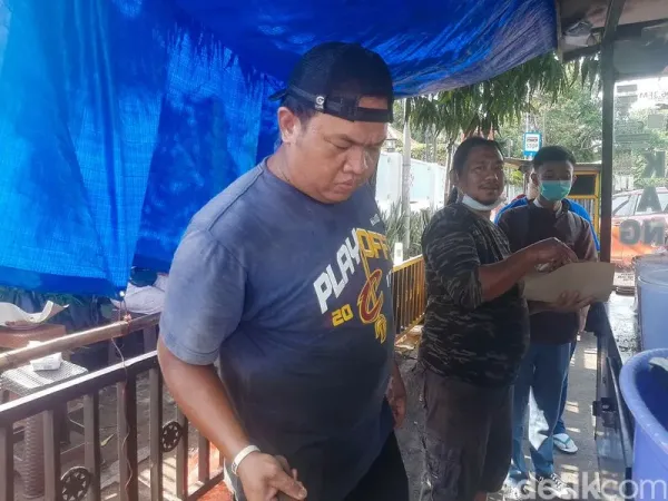 Ayam Goreng Santa Maria; Ayam Goreng Viral di Cirebon yang Penjualnya Galak