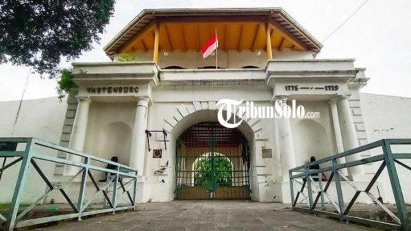Benteng Vastenburg Benteng Vastenburg yang bakal menjadi venue Puncak Harlah ke-63 PMII, Jumat (23/6/2023). Benteng ini berada di Jalan Jenderal Sudirman, Kelurahan Kedung Lumbu, Kecamatan Pasar Kliwon, Kota Solo