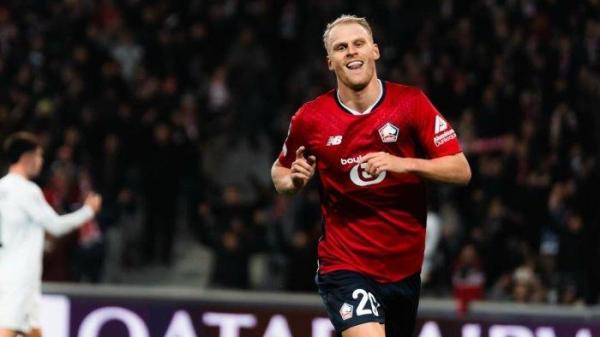 Aksi Mitchel Bakker saat membela klub Liga Prancis, LOSC Lille.