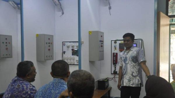 Tim PkM (Pengabdian kepada Masyarakat) Jurusan Teknik Konversi Energi, Politeknik Negeri Bandun di SMKN 6 Bandung. Tim menilai Modul praktikum terkait EBT yang dibuat oleh Tim PkM (Pengabdian kepada Masyarakat) Jurusan Teknik Konversi Energi, Politeknik Negeri Bandung sangat ideal untuk pendidikan EBT di SMKN tersebut.