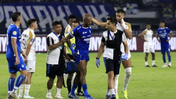 Pertandingan Persib vs Dewa United di Stadion Gelora Bandung Lautan Api (GBLA), Kota Bandung, Jumat (17/1/2025).