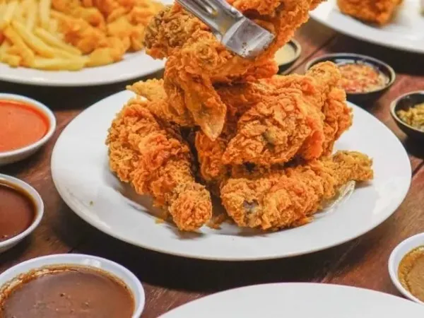 5 Resto Ayam Lokal yang Lagi Naik Daun dan Diantre Pembeli