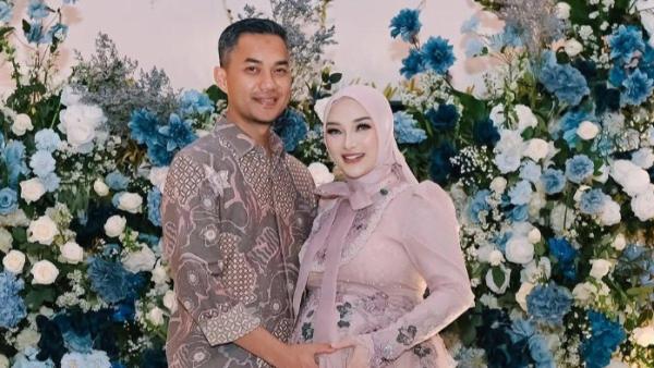 Zaskia Gotik sebentar lagi dikaruniai anak ketiga.