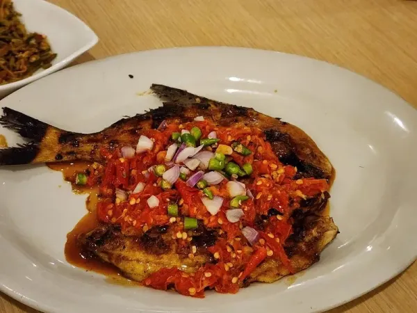 Rekomendasi ikan bakar khas Makassar