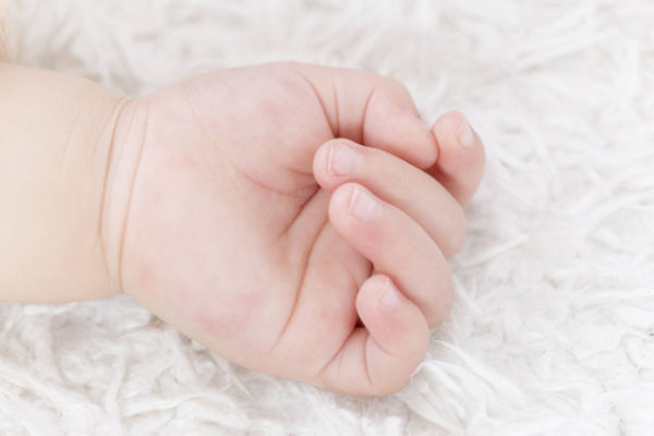Ilustrasi tangan bayi. Foto: Shutterstock