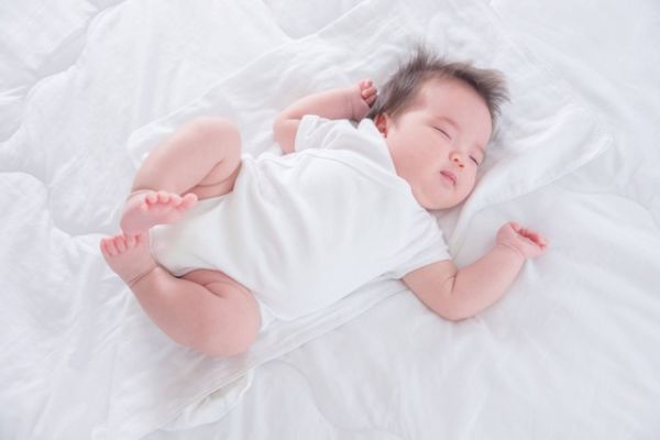 Ilustrasi bayi mengepal. Foto: all_about_people/Shutterstock