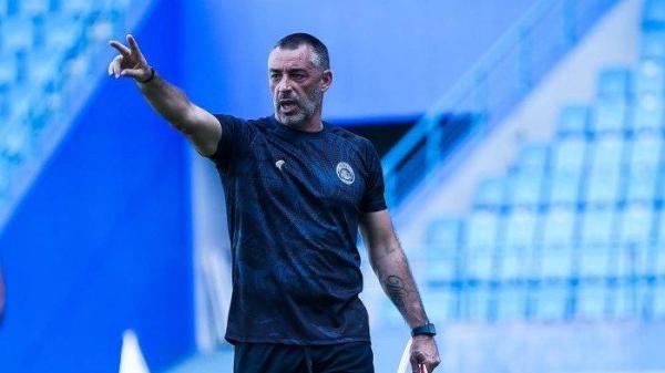Pelatih Arema FC, Ze Gomes.