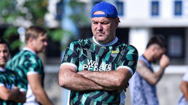Pelatih asal Kroasia Bojan Hodak dalam sesi latihan tim Persib Bandung menjelang bergulirnya Liga 1 musim 2024/2025.