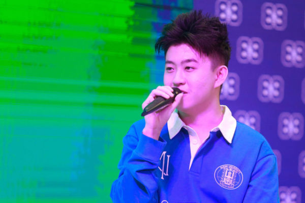 Penyanyi Rich Brian saat hadir konferensi pers GUE88 University Offcial Launc Party di Grand Indonesia, Jakarta, (1/9/2023). <div class=
