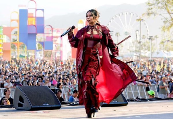 NIKI tampil di atas panggung saat Festival Musik dan Seni Coachella Valley 2022 pada 15 April 2022 di Indio, California. Foto: Frazer Harrison/Getty Images