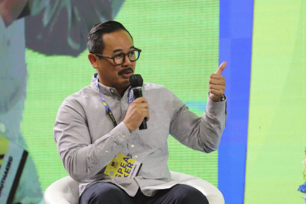 Chief Revenue Officer 88rising Mike Chuthakieo menyampaikan paparan saat IP.Expo Indonesia di Jakarta, Selasa (21/1/2025). Foto: Jamal Ramadhan/kumparan
