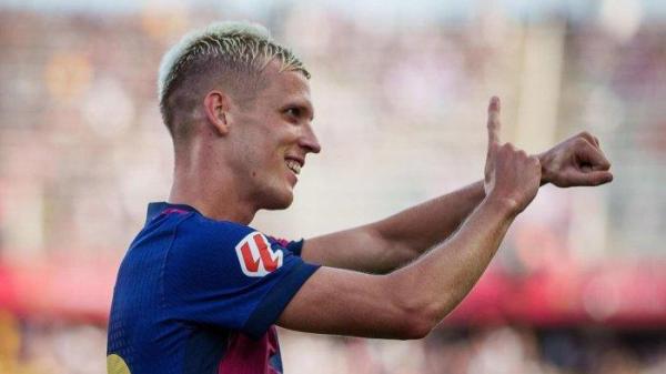 Aksi Dani Olmo bersama Barcelona di Liga Spanyol.