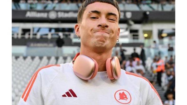 Calon debutan pemain timnas Argentina, Matias Soule pada kualifikasi Piala Dunia 2026 melawan Chile dan Kolombia. Rekan senegara Paulo Dybala di AS Roma.