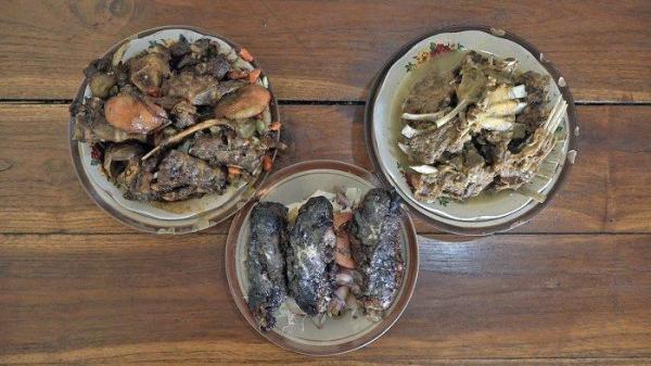 Tengkleng Segar, Tengkleng Rica, dan Sate Buntel di Warung Sate Kambing Pak Manto Solo