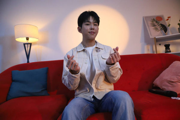 Penyanyi dan pengarang lagu asal Korea Selatan Kim Tae-hyeong atau Paul Kim saat mengunjungi kantor kumparan di Jakarta, Selasa (10/12/2024). Foto: Iqbal Firdaus/kumparan