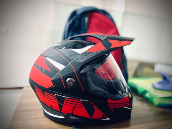 Ilustrasi tips memilih ukuran helm. <div class=