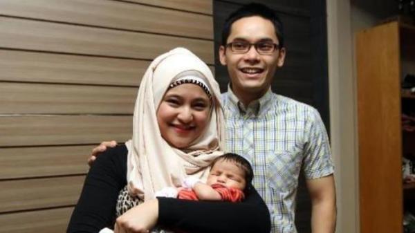 Potret lawas Marshanda dan Ben Kasyafani saat masih bersama. Sienna masih usia bayi.