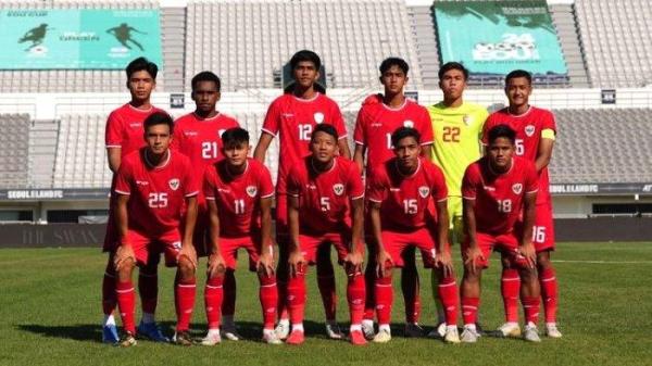 Pemain Timnas U20 Indonesia sebelum manjalani laga kedua Seoul Earth On Us Cup 2024 melawan Thailand yang berakhir dengan skor 0-2 di Mokdong Stadium Seoul Korea Selatan, Jumat (30/8/2024) siang.