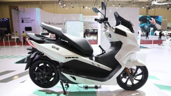 Motor listrik ALVA ONE di arena Gaikindo Indonesia International Auto Show (GIIAS), di Tangerang, Banten. Foto: Aditia Noviansyah/kumparan