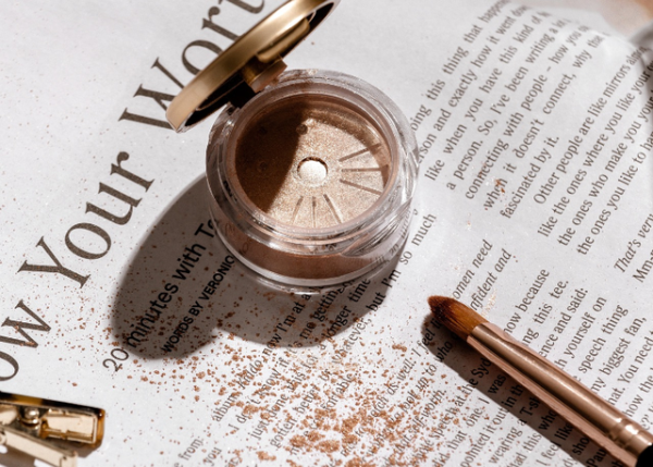 Ilustrasi foundation lokal yang bagus dan murah. Sumber foto: Pixabay/AdoreBeautyNZ