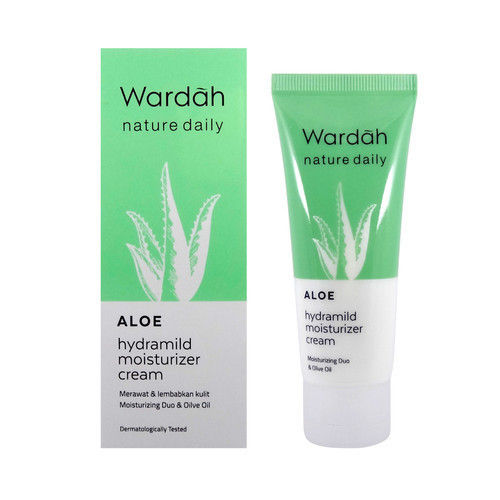 Foto adalah Wardah Nature Daily Aloe Hydramild Moisturizer Cream. Sumber foto: www.wardahbeauty.com