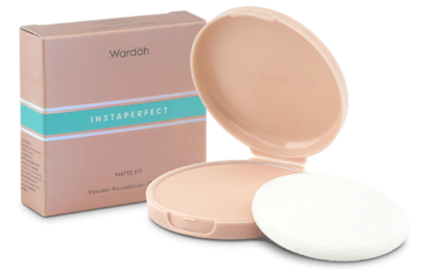 Bedak padat wardah untuk usia 40 tahun ke atas. Foto adalah Wardah Instaperfect Matte Fit. Sumber foto: wardahbeauty.com