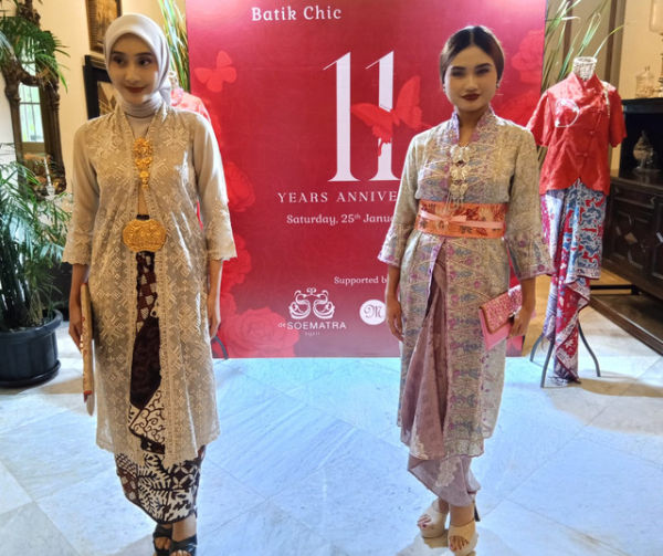 Kebaya encim rancangan Novita Yunus. 