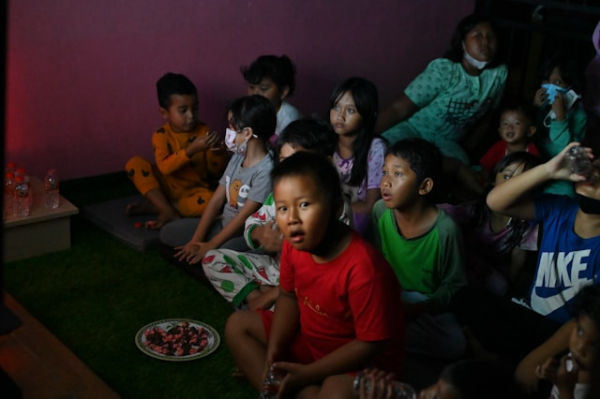 Ilustrasi 1 kakak 7 ponakan berapa jam? Sumber: Unplash/ochimax studio