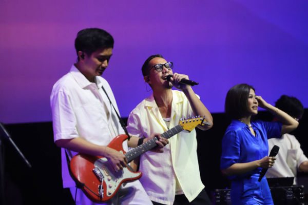 Maliq & D'Essentials menghibur penonton saat konser BNI Java Jazz Festival 2024 di JI-Expo Kemayoran, Jakarta, Jumat (24/5/2024).<div class=