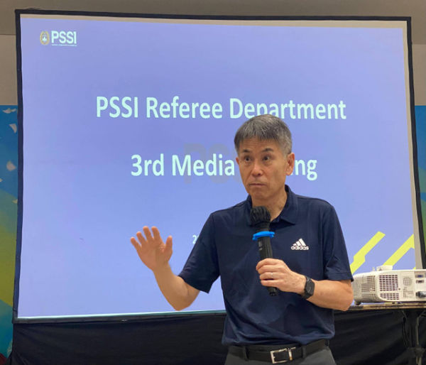 Wakil Ketua Komite Wasit PSSI, Yoshimi Ogawa, dalam sesi Refereeing Workshop for Media di Jakarta, Jumat (29/11). Foto: Soni Insan Bagus/kumparan