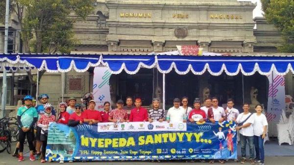 GOWES BARENG - Wali Kota Solo terpilih, Respati Achmad Ardianto atau dikenal Respati Ardi (tengah) turut serta dalam sepeda santai (gowes) bersama Persatuan Wartawan Indonesia (PWI) Surakarta, Sabtu (1/2/2025). Kegiatan sepeda santai ini menjadi rangkaian peringatan Hari Pers Nasional (HPN) yang jatuh pada 9 Februari 2025.
