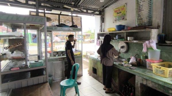 Kondisi di warung bakso milik Arianto yang diduga jadi korban penipuan modus ngaku inspeksi mendadak (sidak) petugas BPOM, Sabtu (18/1/2025).