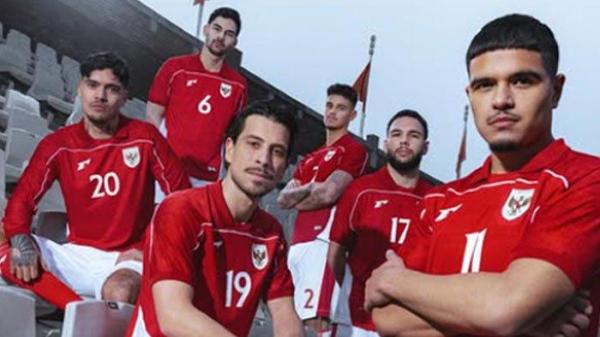 Jersey terbaru Timnas Indonesia resmi dirilis oleh Erspo, Kamis (23/1/2025). Desain terbaru jersey tersebut menjadi perbincangan dan sorotan.