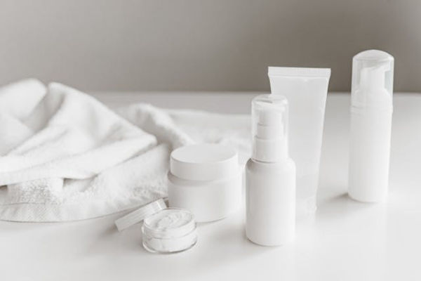 Tahapan basic skincare untuk pemula, foto hanya ilustrasi: Pexels/ROMAN ODINTSOV