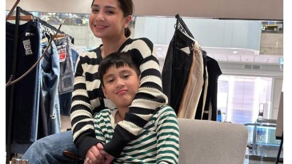 NAGITA SLAVINA DAN RAFATHAR KOMPAK - Nagita Slavina bersama Rafathar tampil kompak bak kakak adik.