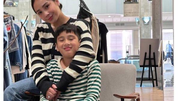 NAGITA SLAVINA DAN RAFATHAR KOMPAK - kemiripan wajah mereka membuat Rafathar lebih terlihat seperti adik Nagita daripada anaknya.