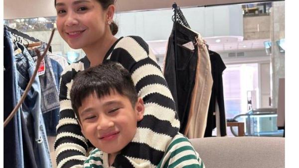 NAGITA SLAVINA DAN RAFATHAR KOMPAK - Nagita Slavina dikenal sebagai ibu yang memiliki hubungan erat dengan anaknya. 
