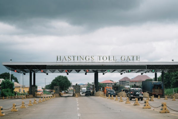 Tarif Tol Semarang-Solo 2025. Foto hanya ilustrasi, bukan tempat sebenarnya. Sumber: Unsplash/Random Institute